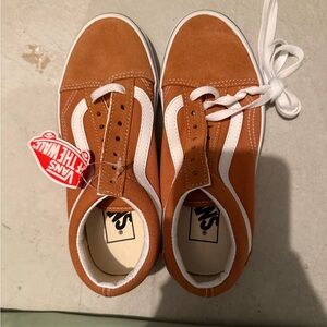 NEW with tags, Vans low top skate shoe. size 5 (women’s)